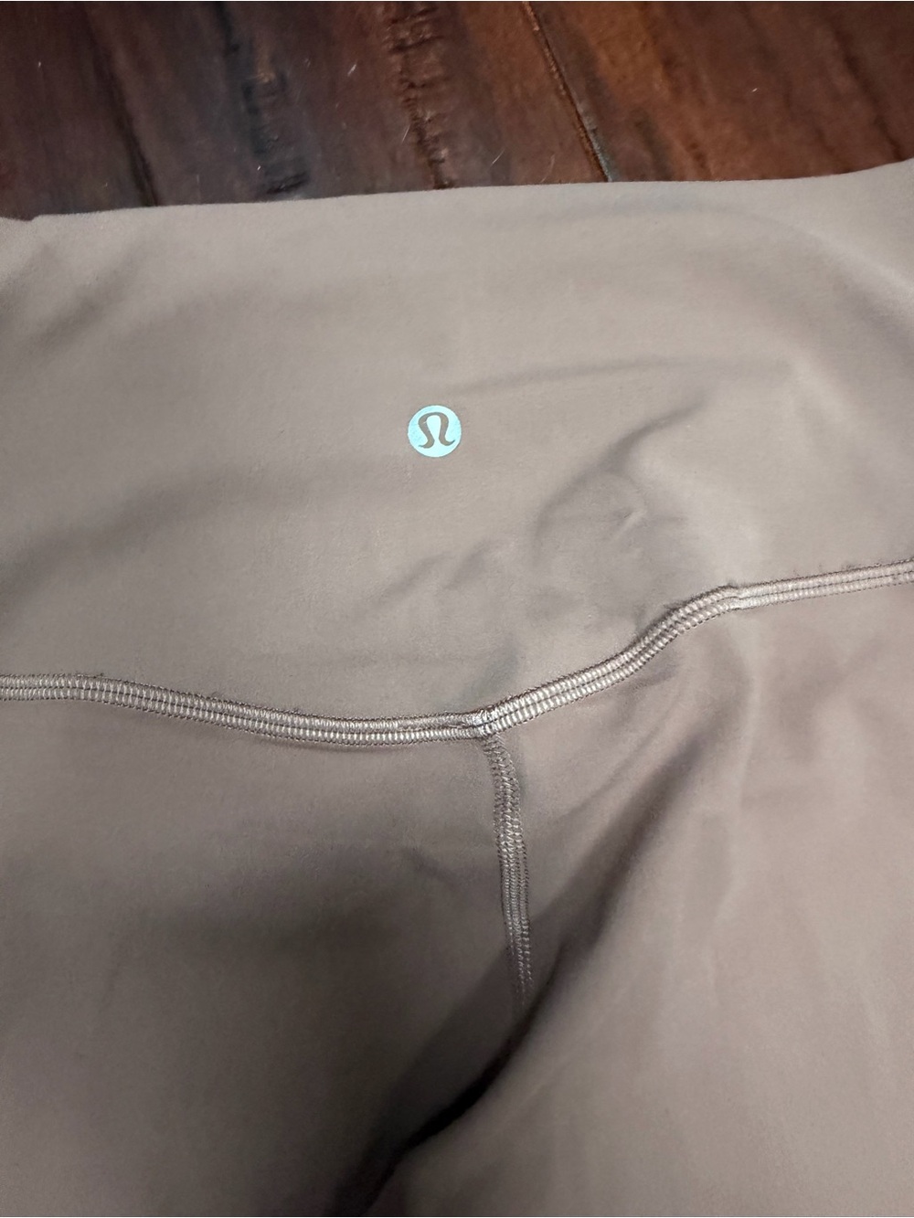 lululemon athletica Cropped Leggings in Light Taupe 25 inch - Picture 3 of 3